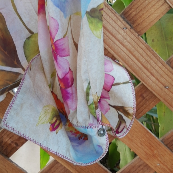 Lia Kes Floral Silk Ruffle Front Blouse Size 8 - Picture 6 of 10